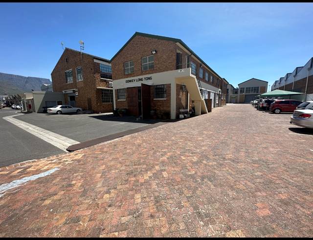 248M² OFFICE TO LET IN PAARDEN EILAND